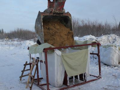 Геоконтейнер ГеоБЭГ БТ для балластировки трубопроводов. Заполнение грунтом